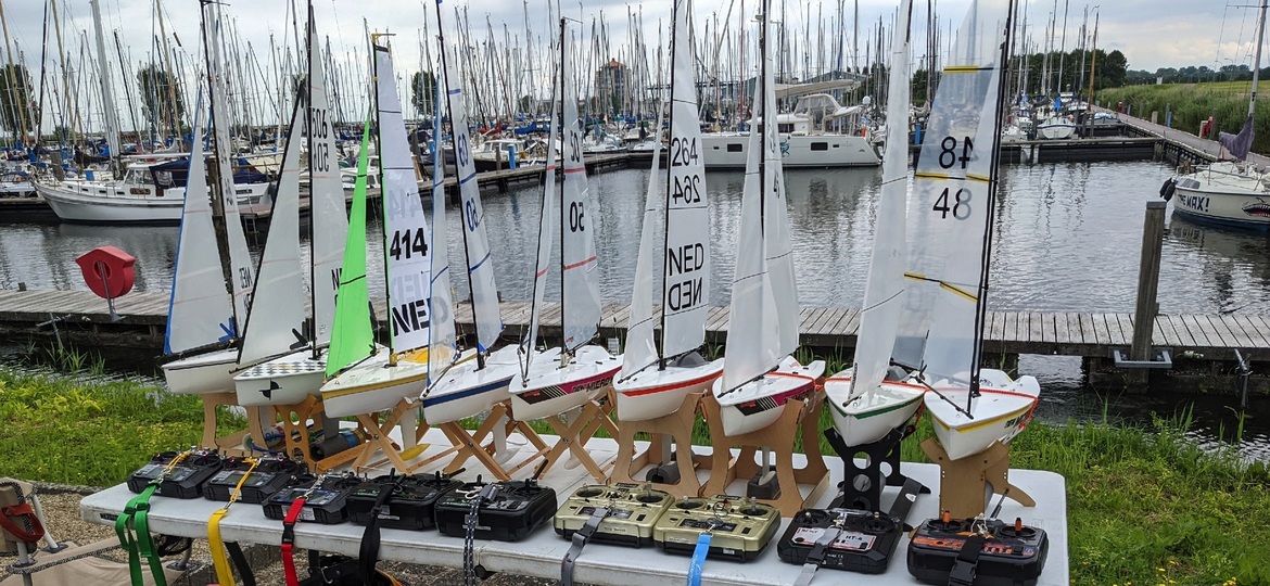 2foto-voor-regatta-micro-magic-bootjes